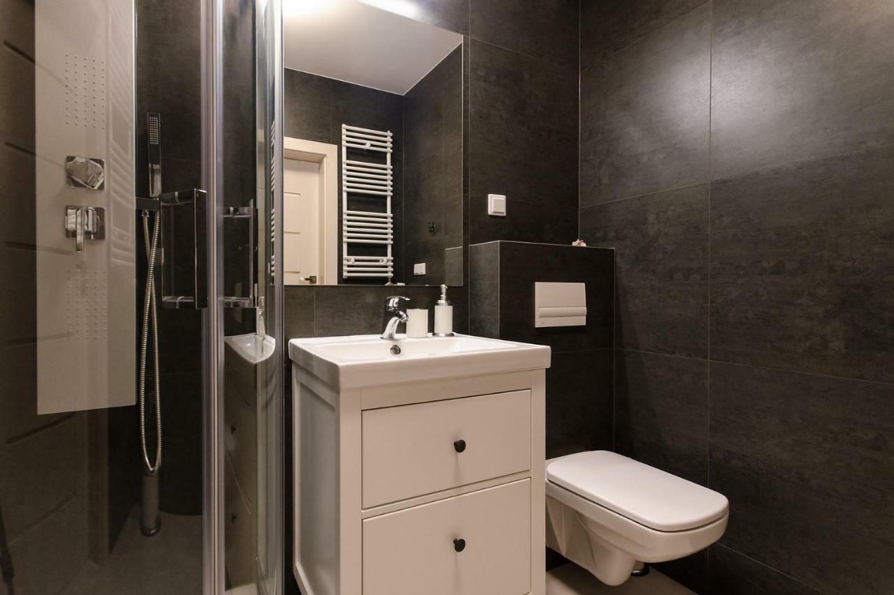 White Swan Apartment Krakau Buitenkant foto