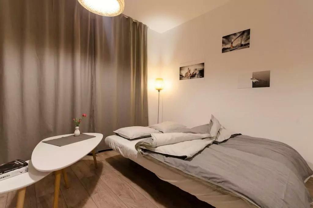 White Swan Apartment Krakau Buitenkant foto